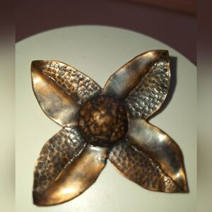 🩵 Bronze Floral Brooch Vintage